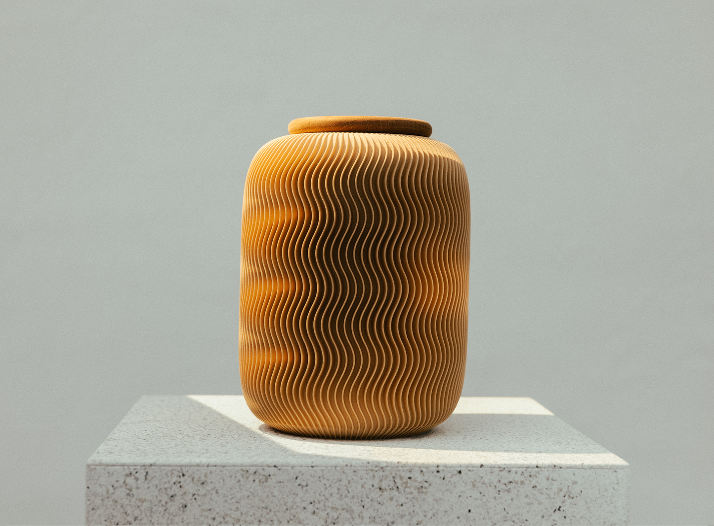 Nami urn made of wood fibers