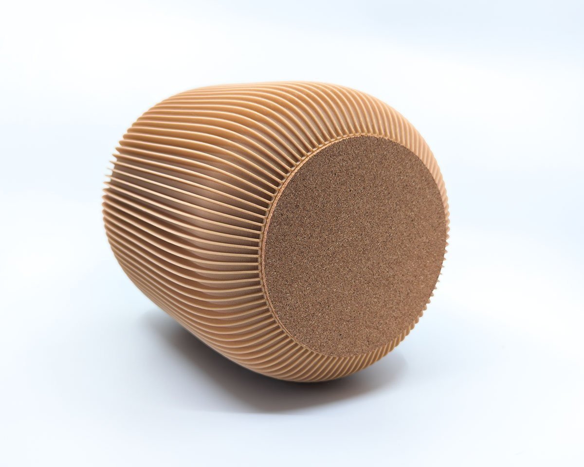 Nesuto urn made of wood fibers