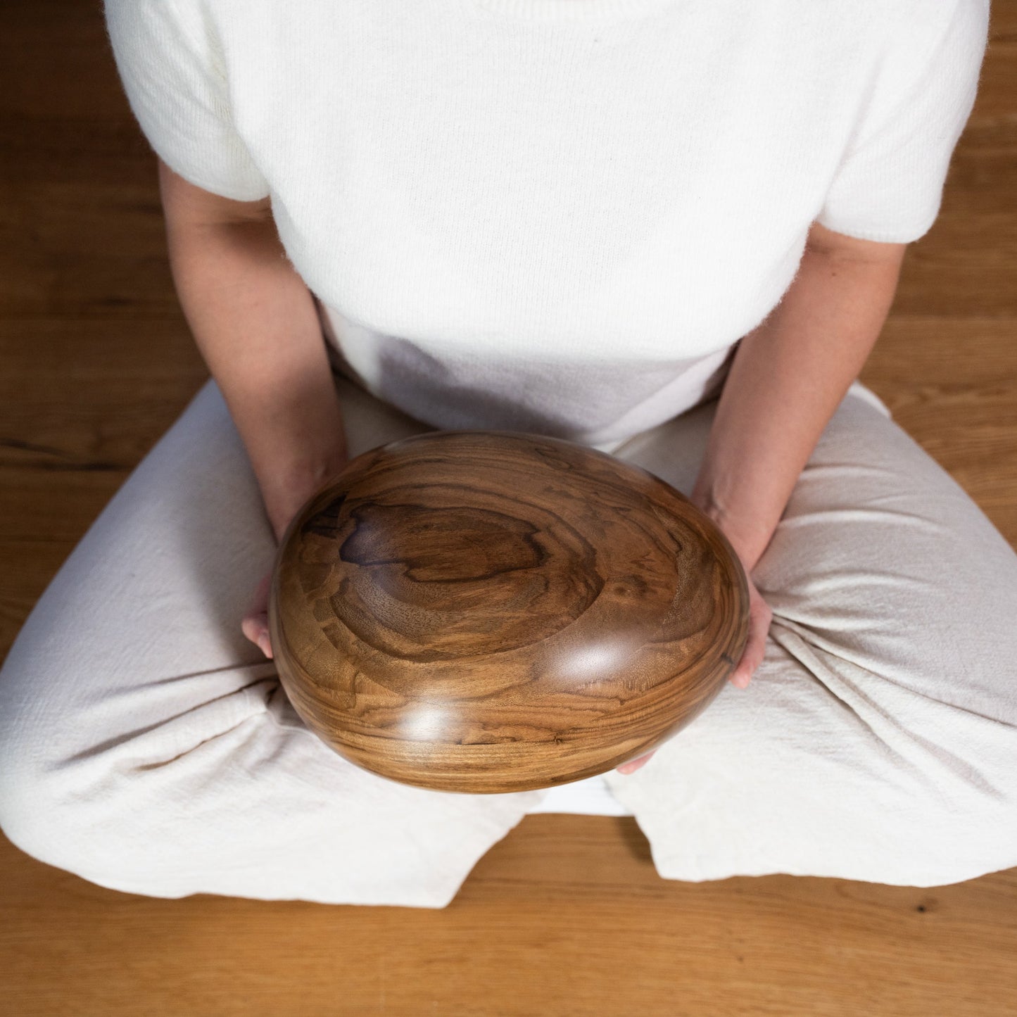 Holzurne River Stones Lorbeerholz - Groß