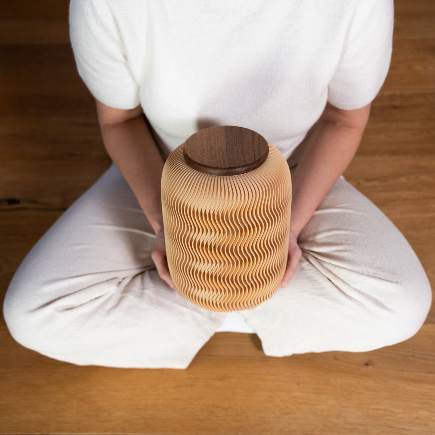 Nami urn made of wood fibers