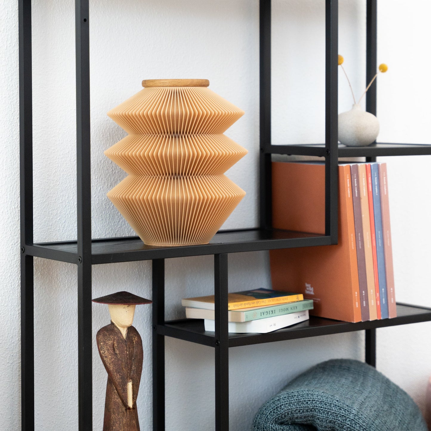 Minka urn made of wood fibers