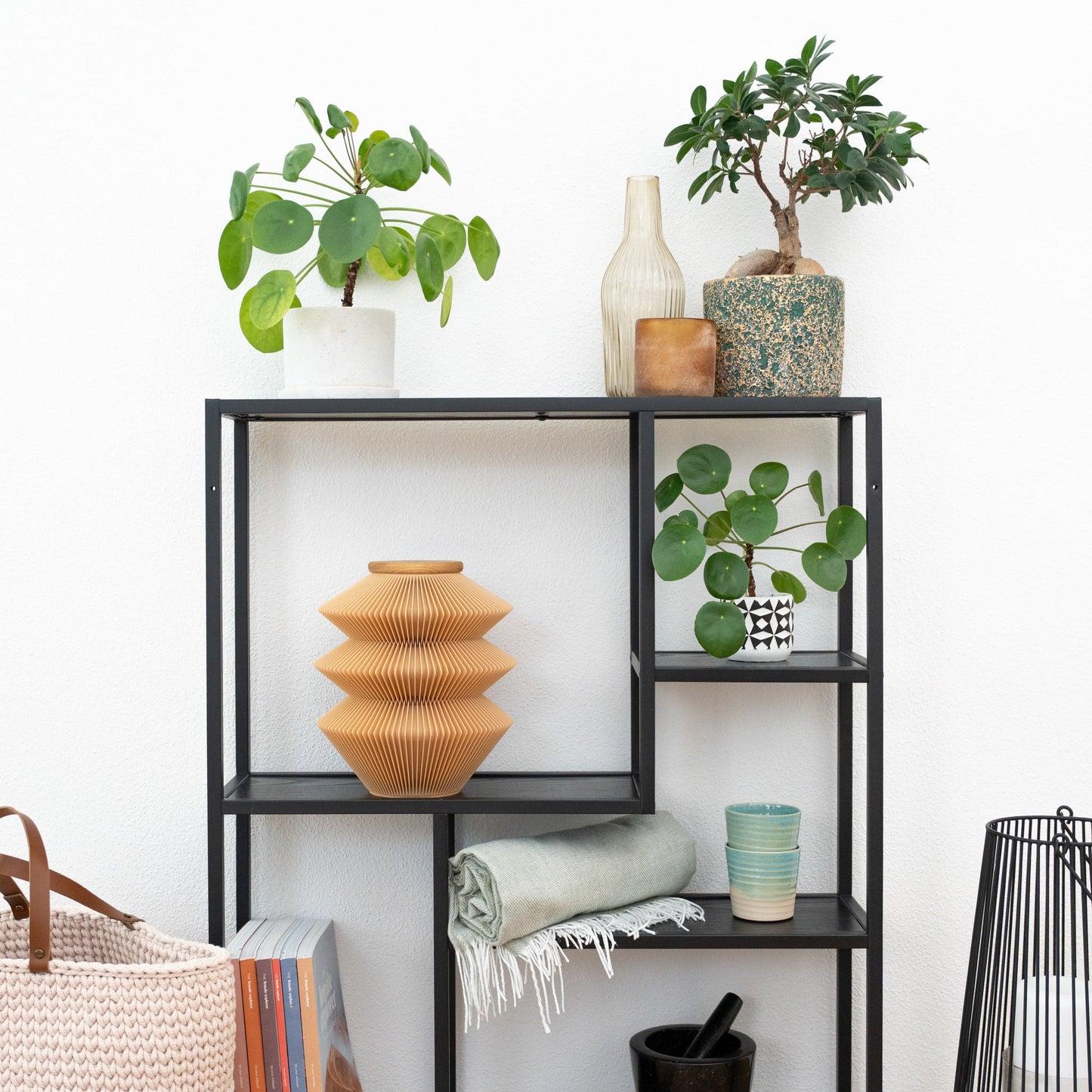 Minka urn made of wood fibers